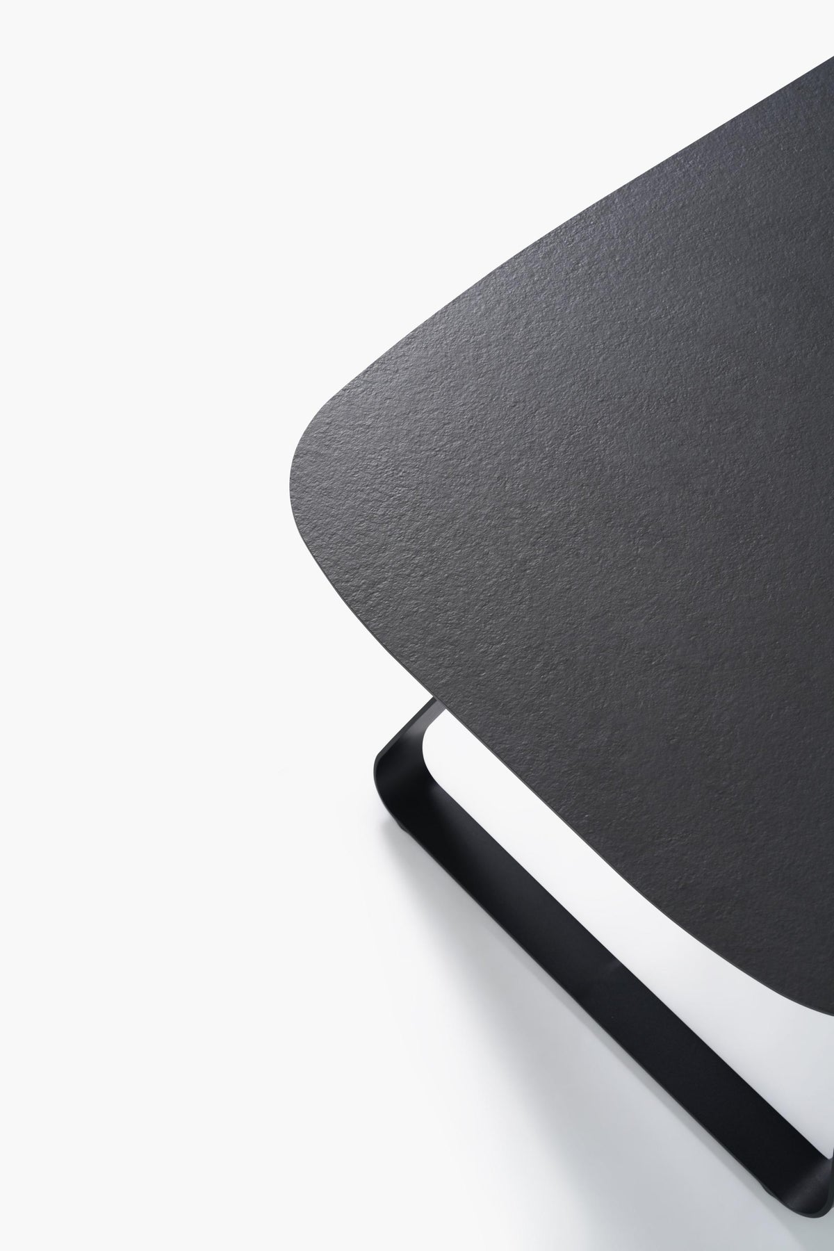 Pinni Dining Table
