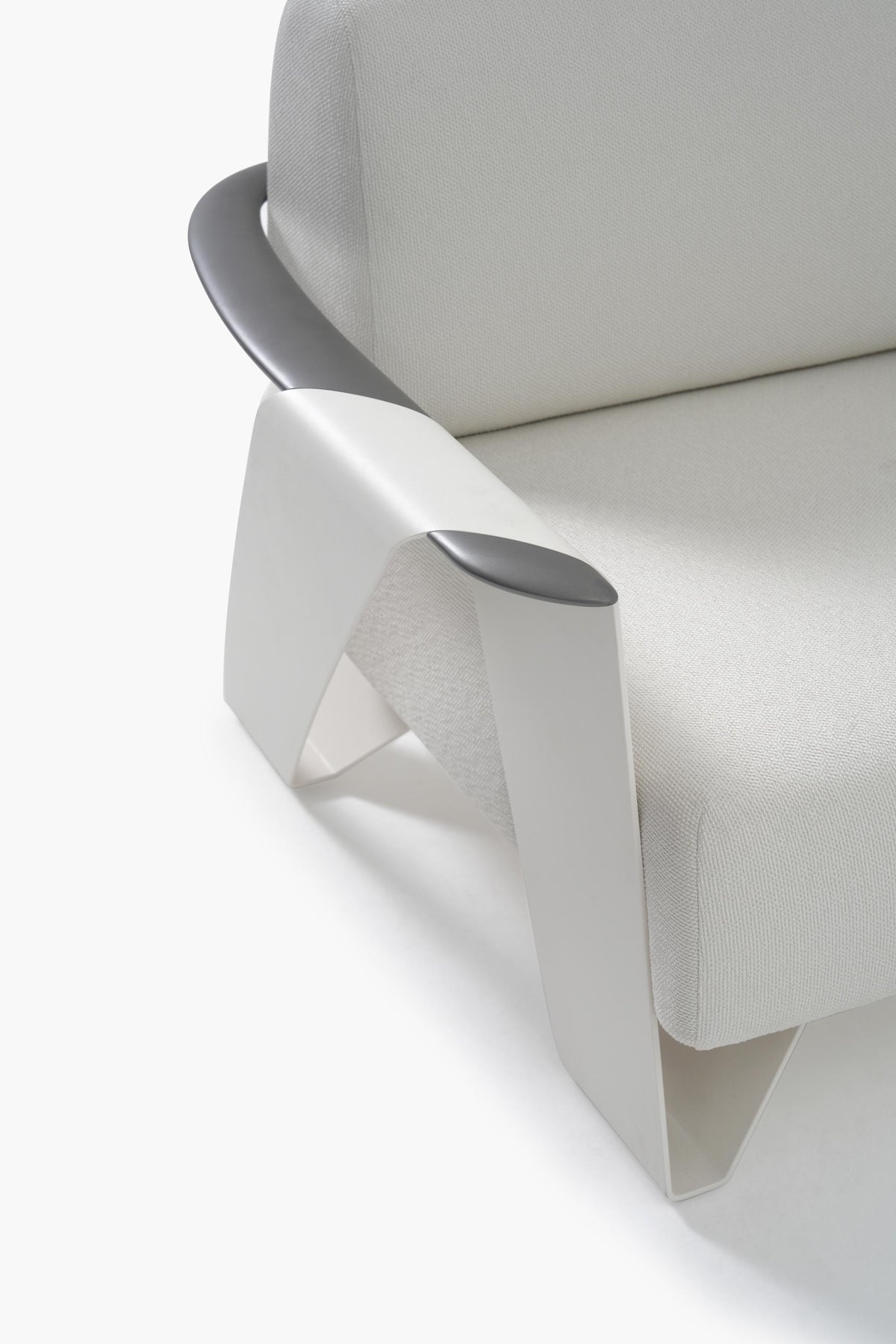 Pinni Lounge Chair